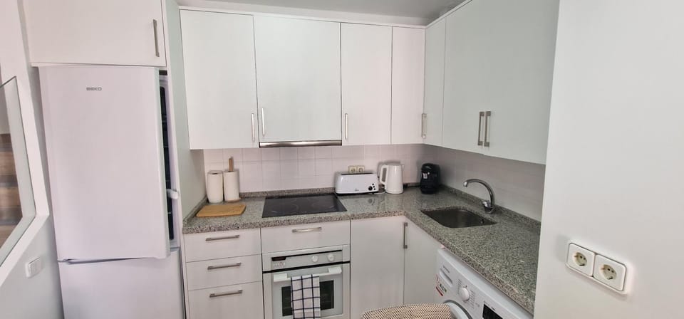 Coffee/tea facilities, Kitchen or kitchenette, minibar, pet friendly, stove, toaster