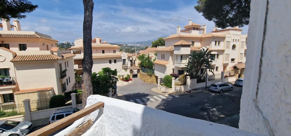 Neighbourhood, Balcony/Terrace, Street view