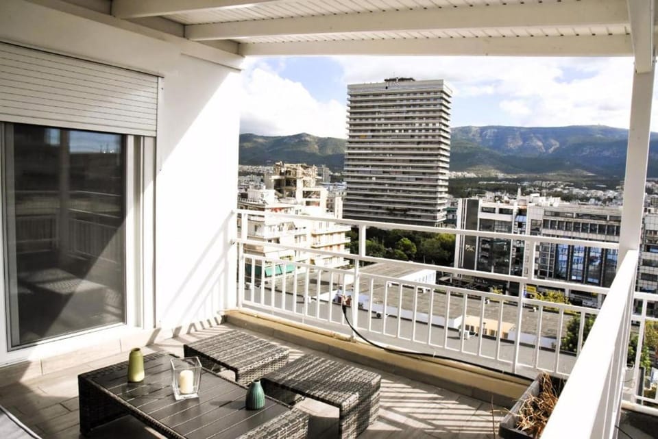 Athens Tiny rooftop by Super Host Hub Apartment in Athens