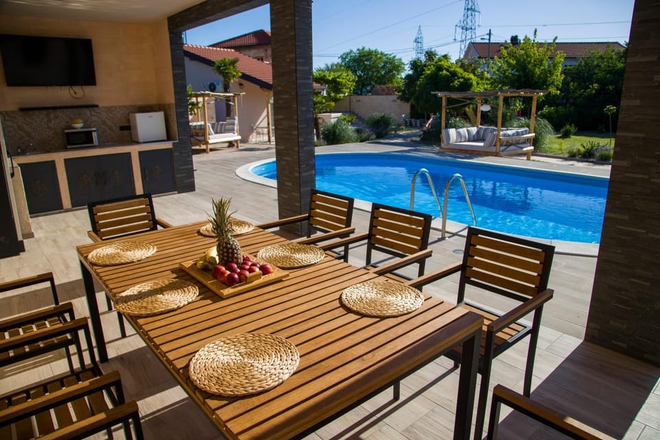 Seating area, Dining area, Pool view, Swimming pool, sunbed