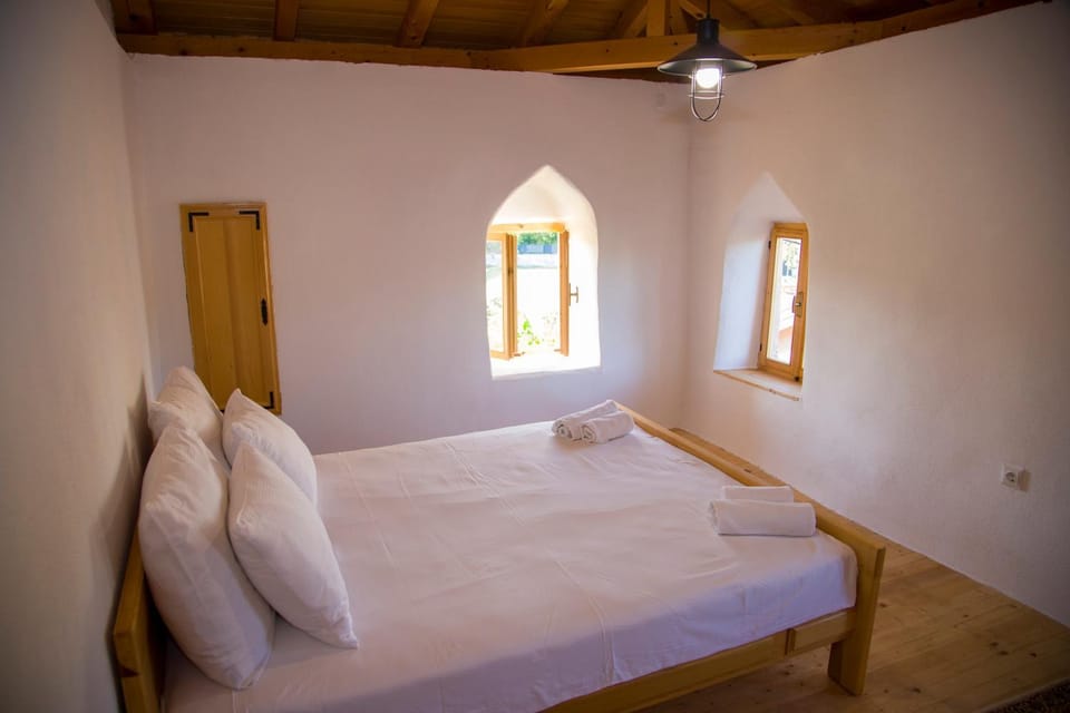 Bed, Photo of the whole room, Bedroom, towels