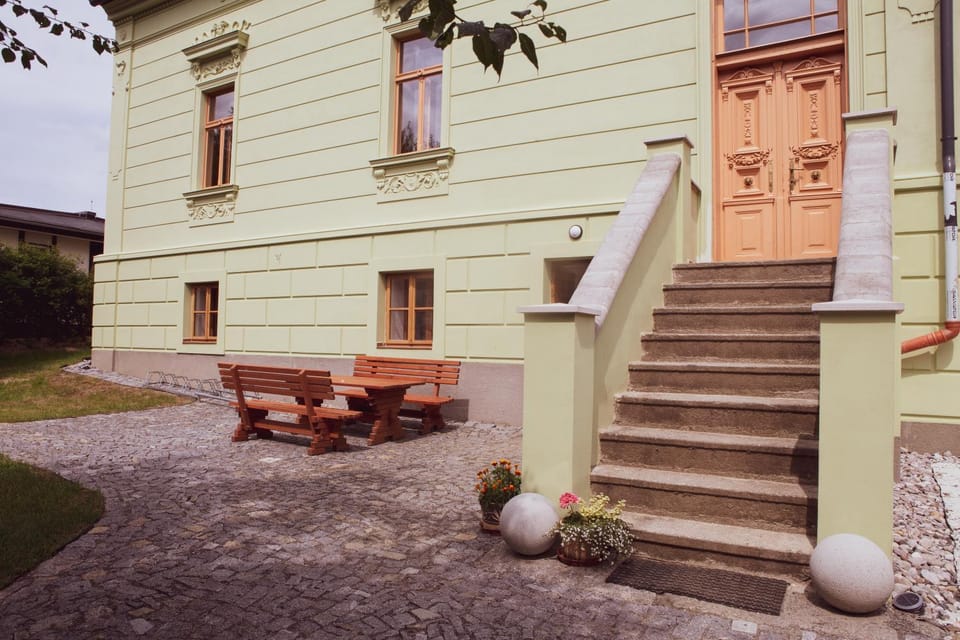 Property building, Balcony/Terrace, Seating area