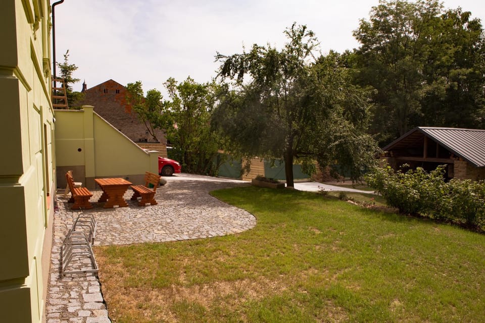 Garden, Seating area, Garden view