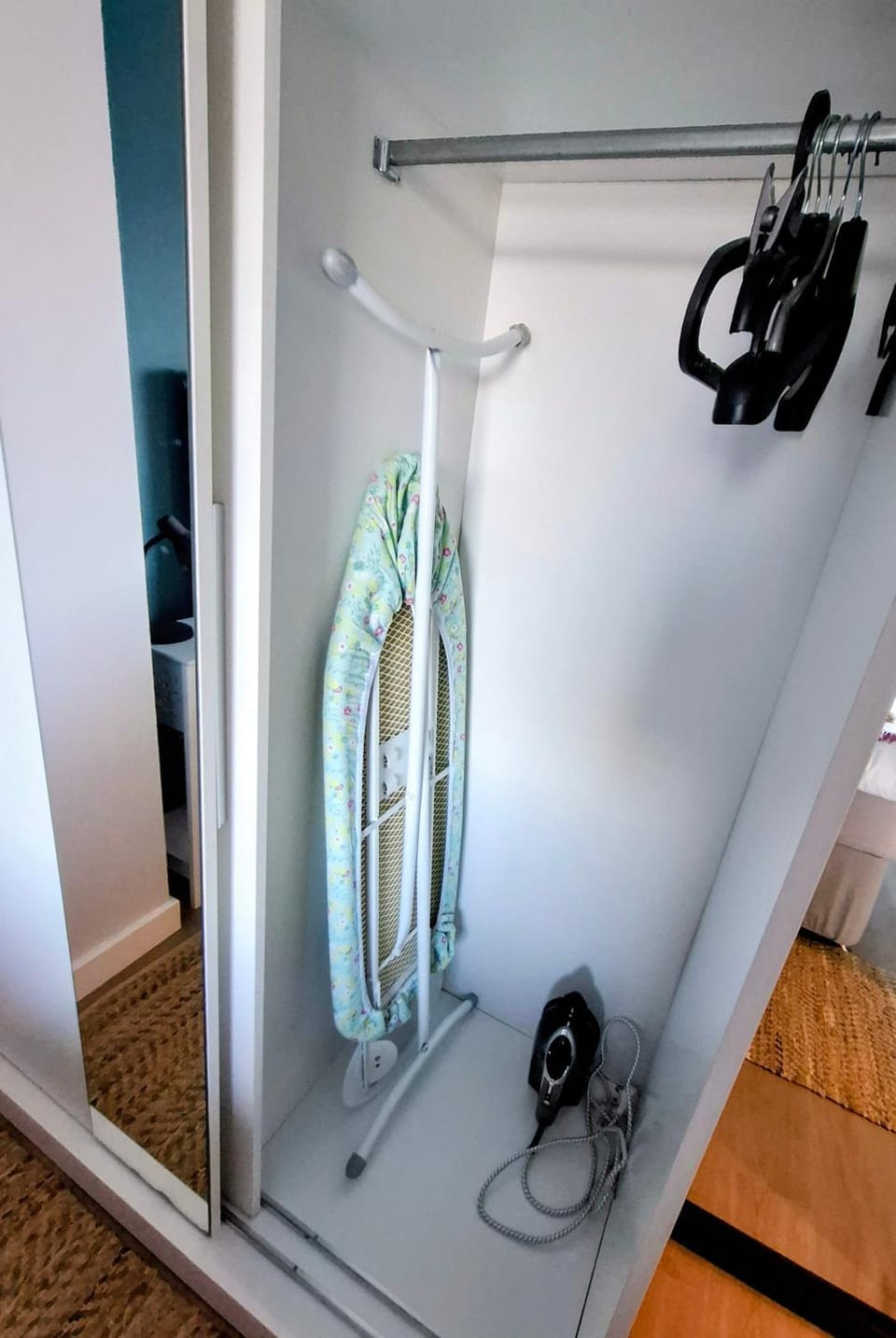 Cosy guest room in a family home with private bathroom and free parking Vacation rental in Edinburgh