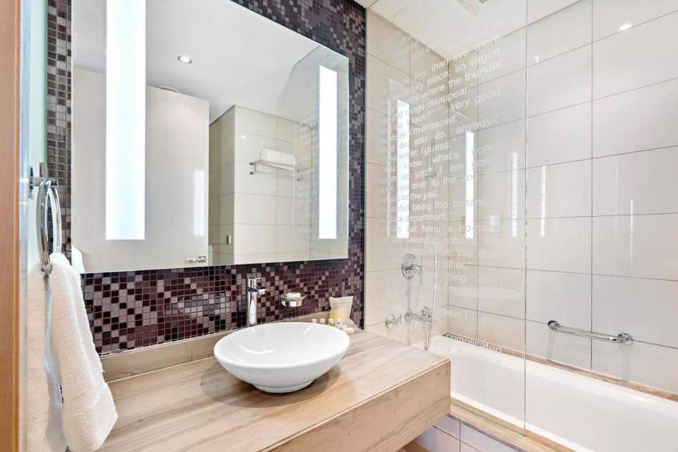 Shower, Toilet, Bathroom, Bath, towels