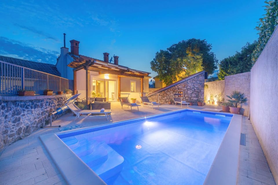 Property building, Swimming pool