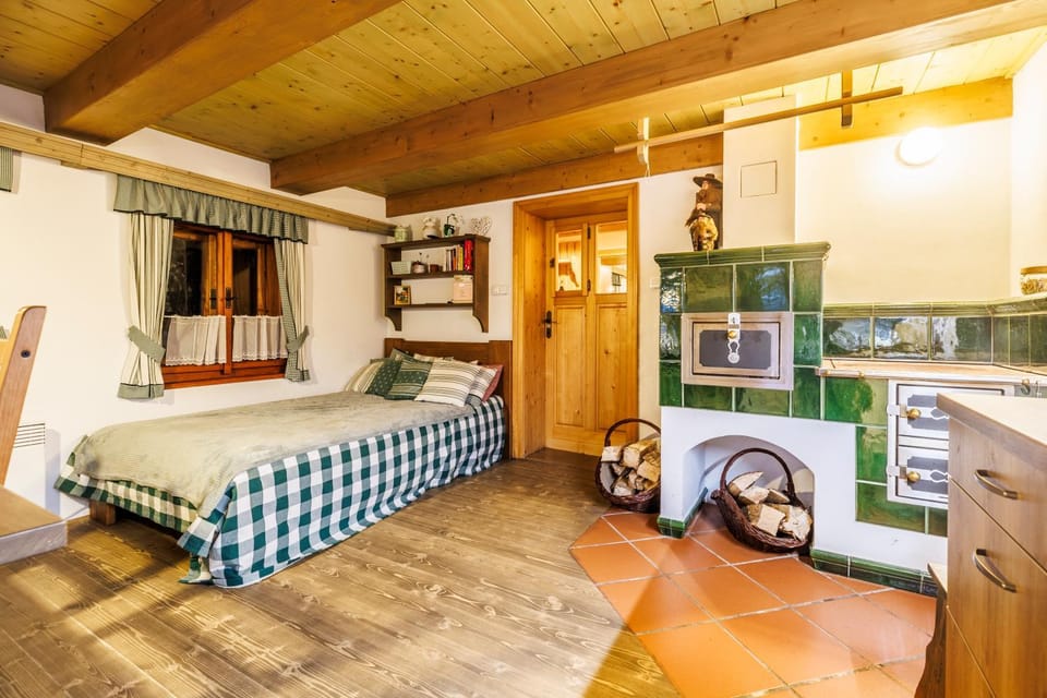 Bed, TV and multimedia, Kitchen or kitchenette