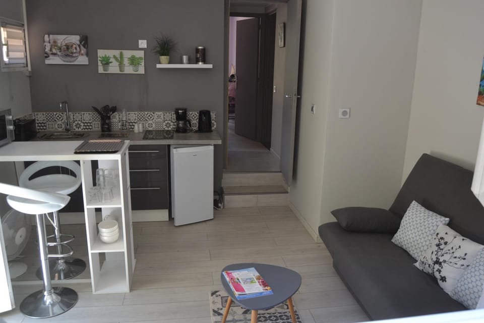 Kitchen or kitchenette, Living room