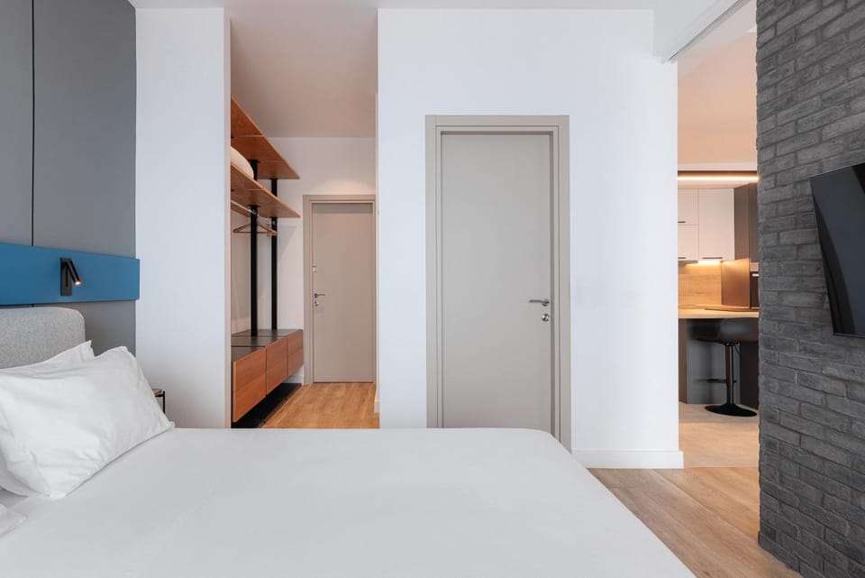Bed, TV and multimedia, Bedroom, wardrobe