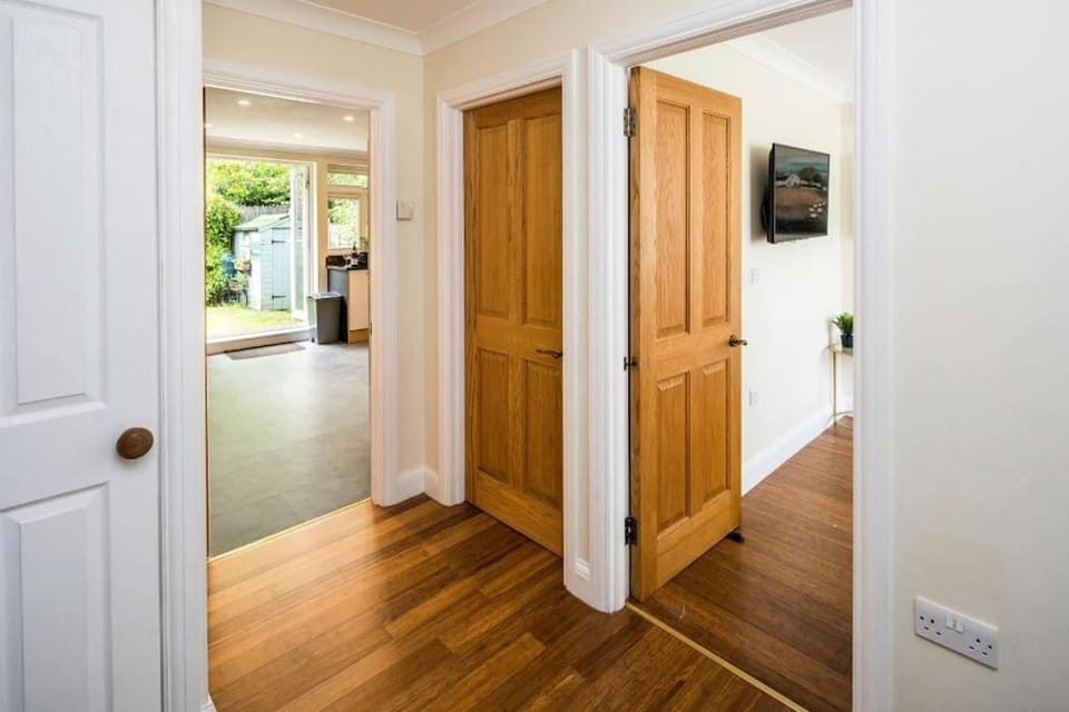 Communal lounge/ TV room, kitchen