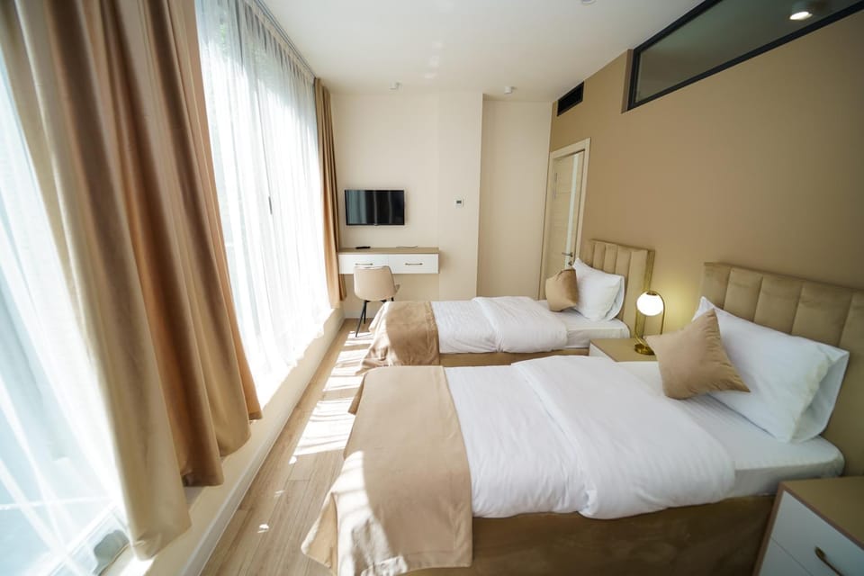 Bed, TV and multimedia, Bedroom