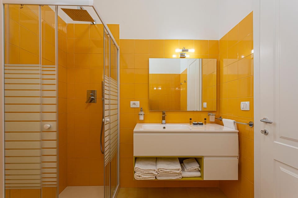 Shower, Bathroom, towels