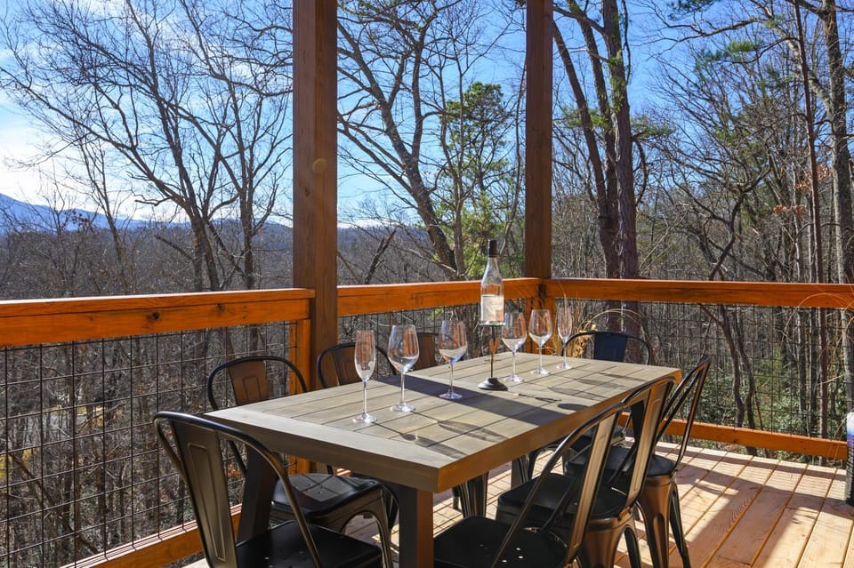 View (from property/room), Balcony/Terrace, Dining area