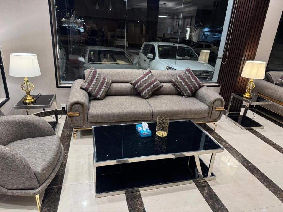 Seating area, Parking