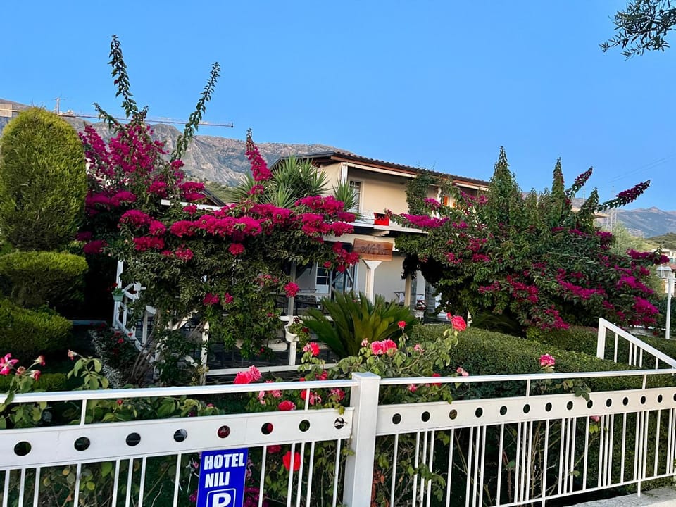 Property building, Spring, Garden, Balcony/Terrace, Garden view
