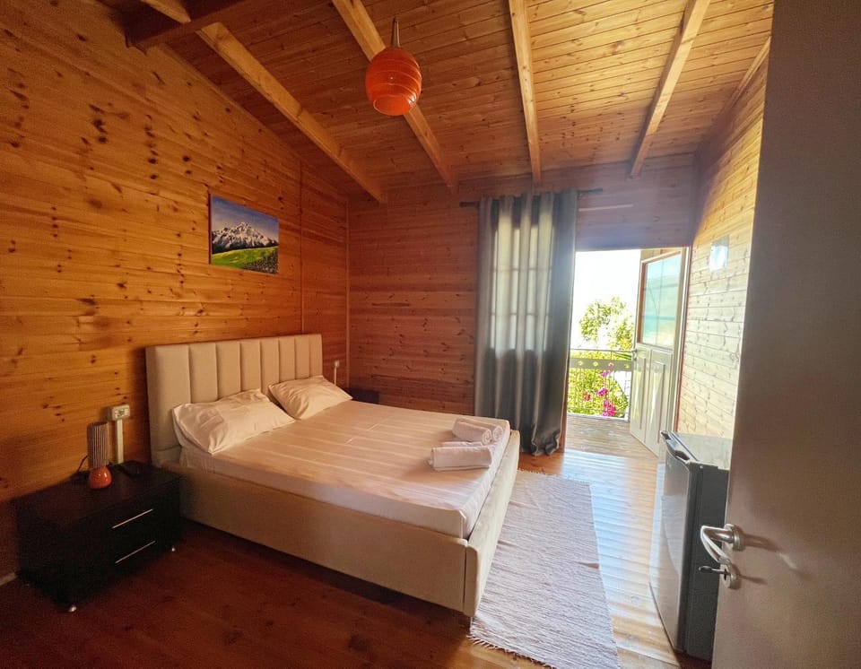 Bed, TV and multimedia, Photo of the whole room, Evening entertainment, Bedroom