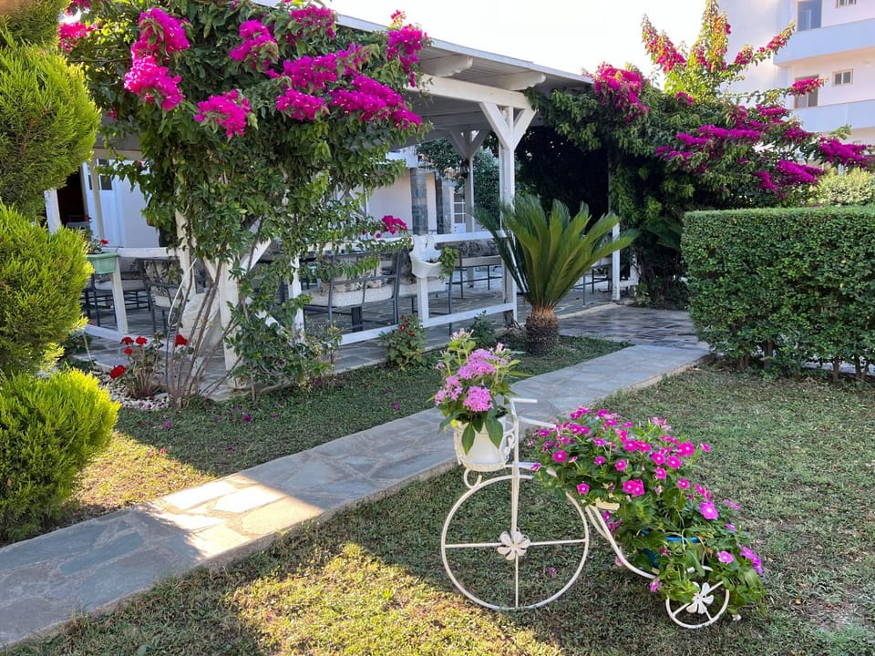 Property building, Spring, Garden, Garden view