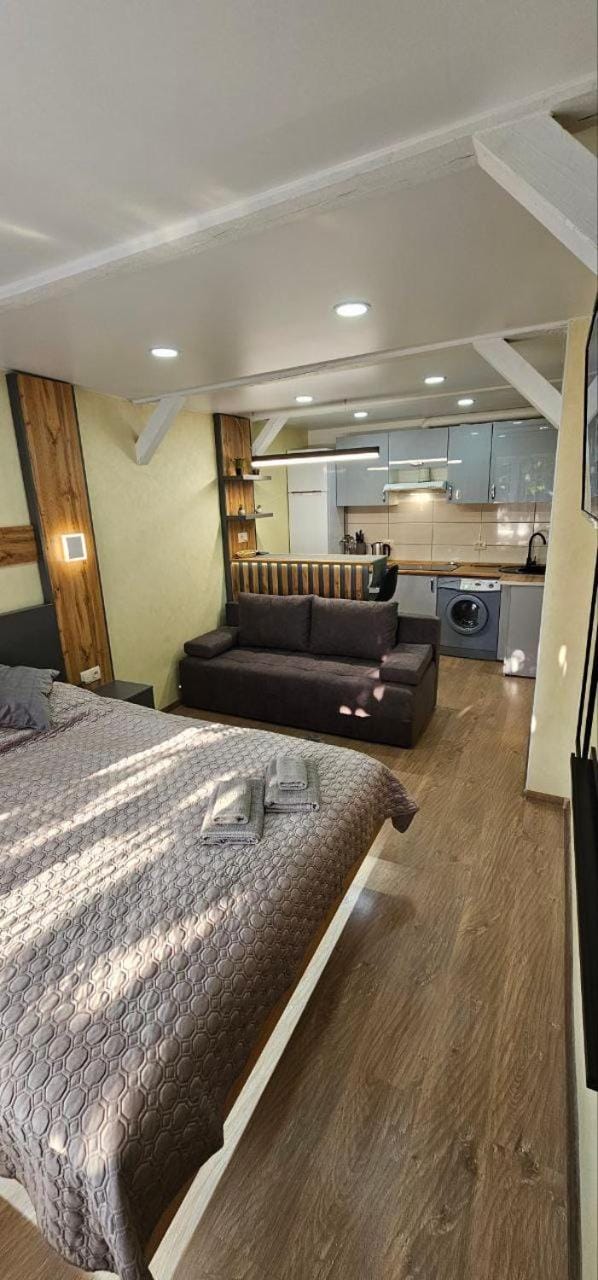 Апартаменти на Лесі Українки Центр 5хв Старе місто Парк Apartment in Ukraine