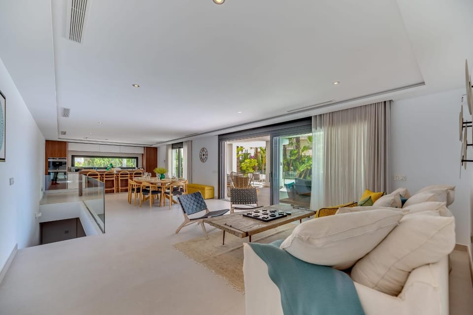 Living room, Seating area, Dining area