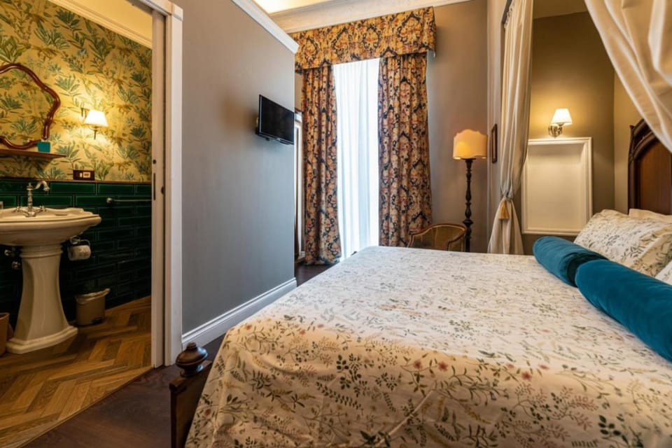 View (from property/room), Other, Photo of the whole room, Bedroom, Landmark view, bidet, furniture, towels, wedding
