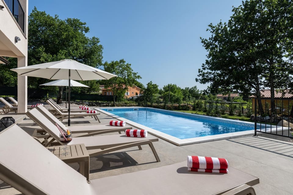 Swimming pool, sunbed