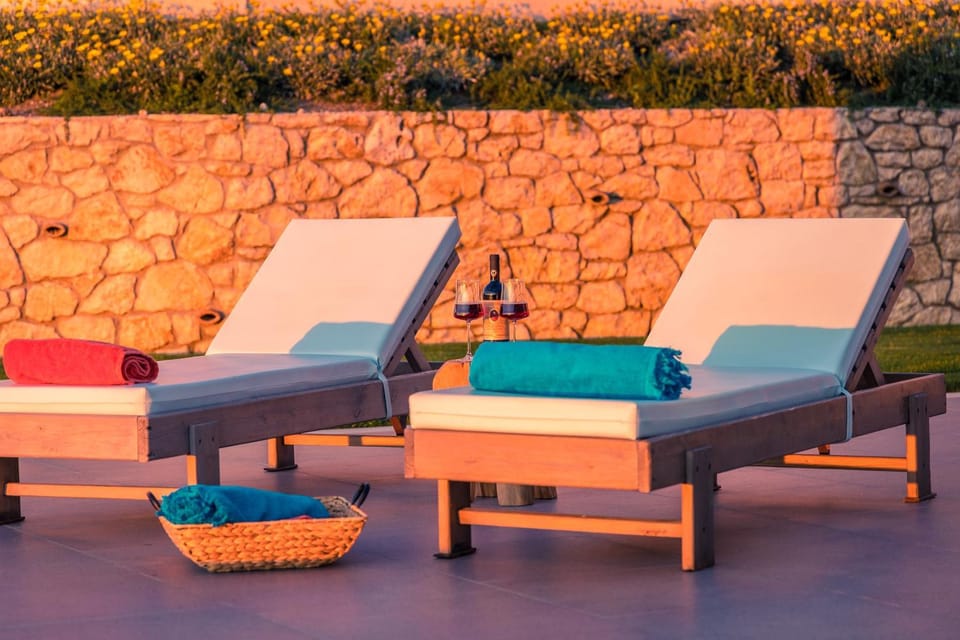 Swimming pool, sunbed