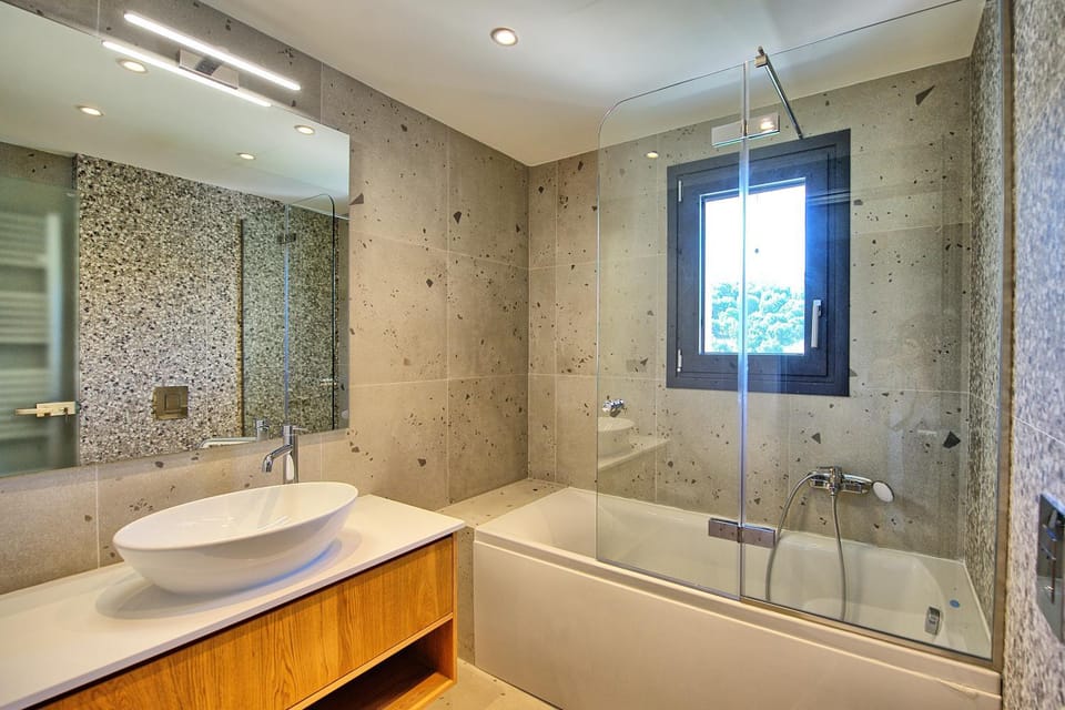 Shower, Toilet, Bathroom, Bath