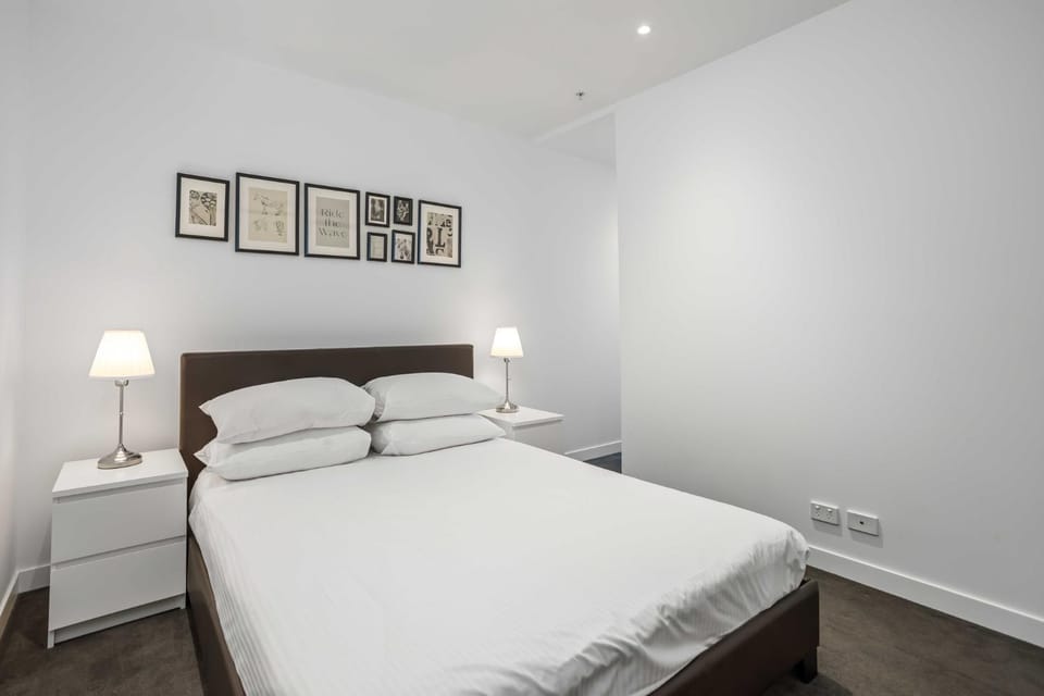 Chic 1-Bed with Parking, Infinity Pool and Gym Apartment in Brisbane