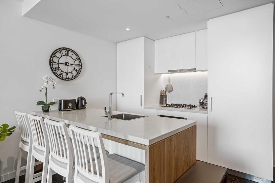 Chic 1-Bed with Parking, Infinity Pool and Gym Apartment in Brisbane