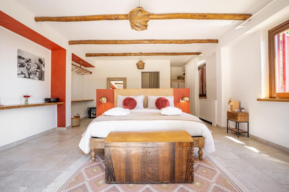 Bed, Photo of the whole room