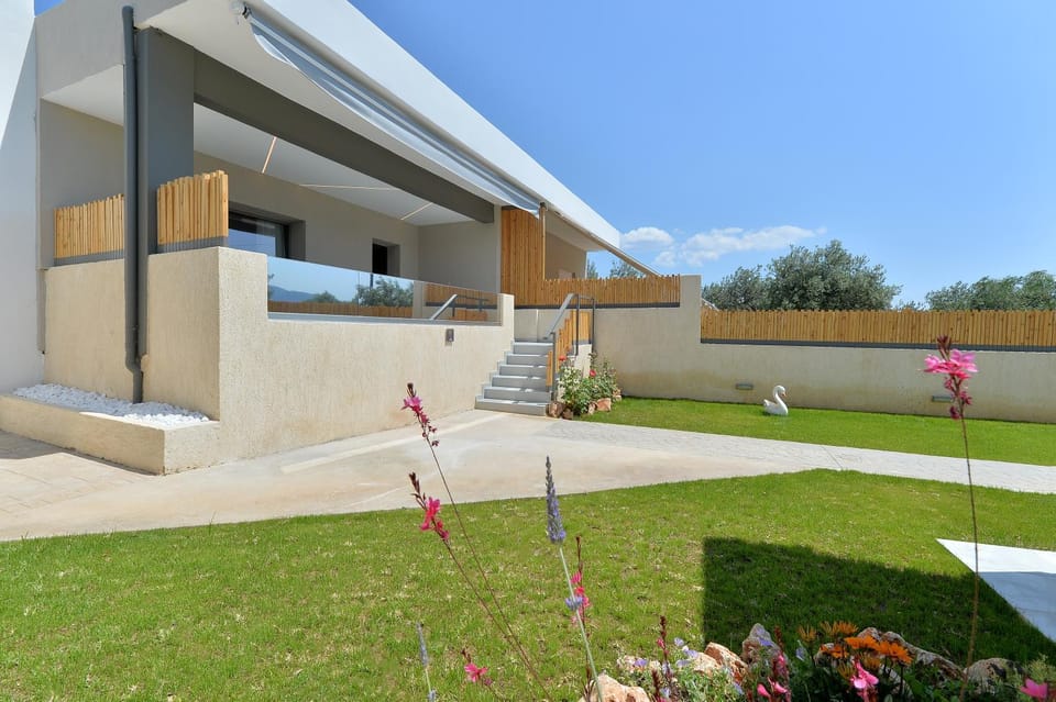 Property building, Garden view