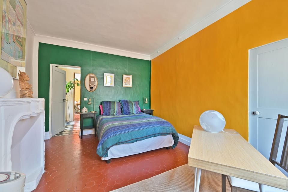 Bed, Photo of the whole room, Seating area, Bedroom