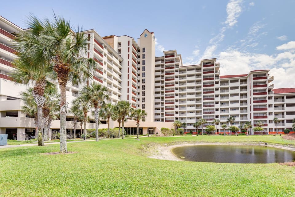 Beachfront Vacation Rental w/ Hot Tub, Pool, Sauna House in Miramar Beach