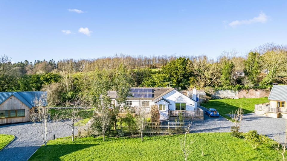 Property building, Natural landscape, Garden view