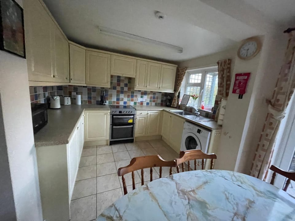 Kitchen or kitchenette, kitchen, kitchen