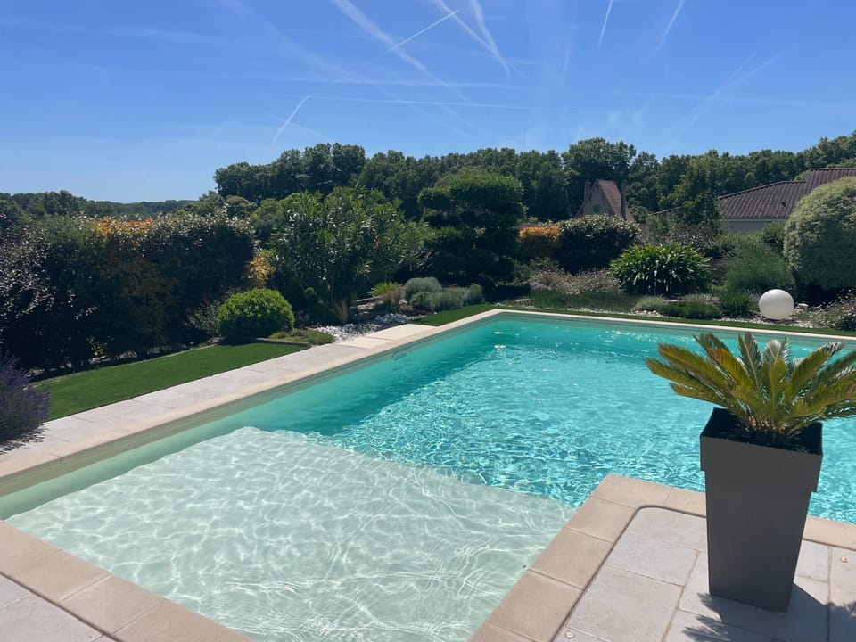 Chambre indépendante piscine et Clim Bed and Breakfast in Nouvelle-Aquitaine