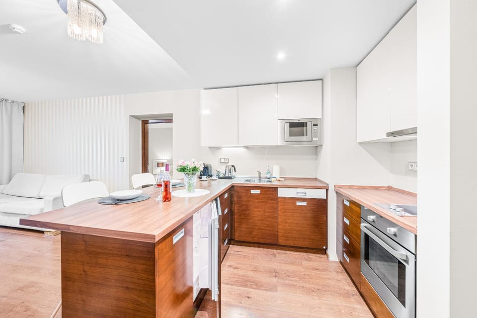 Kitchen or kitchenette, Dining area, minibar, pet friendly, stove