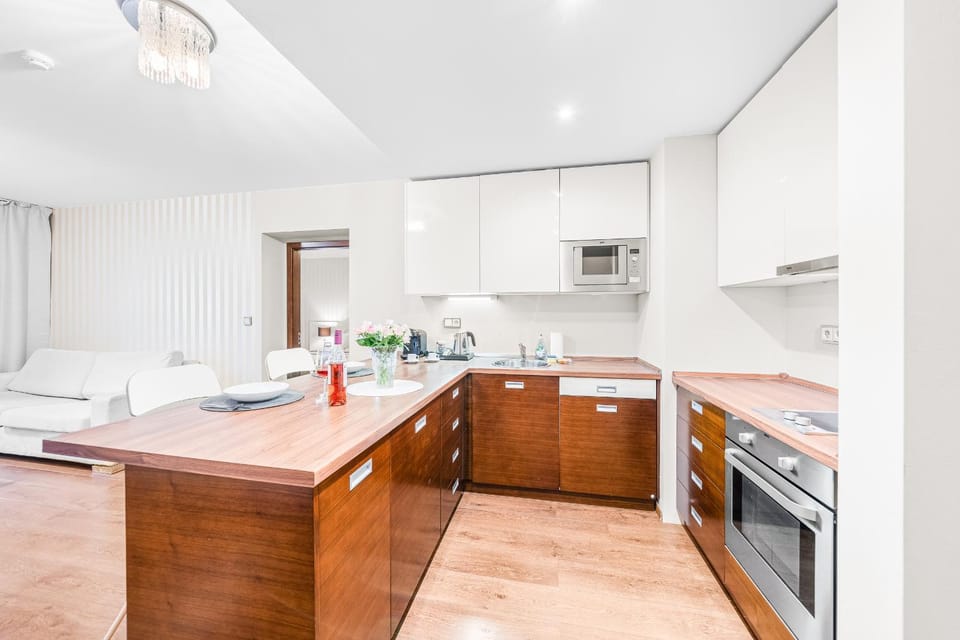 Kitchen or kitchenette, Dining area, minibar, pet friendly