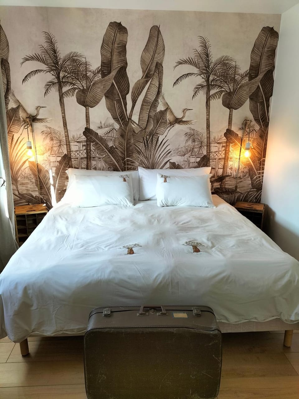 Bed, Photo of the whole room, Bedroom
