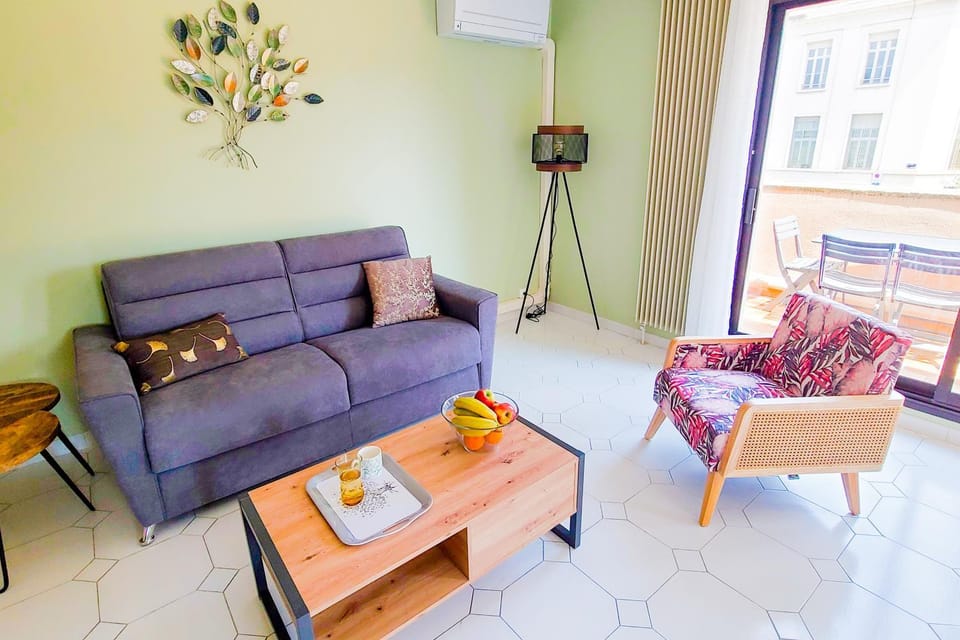 Living room, Seating area, air conditioner