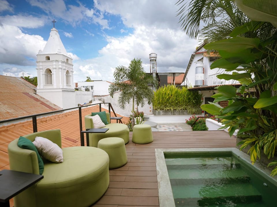 Balcony/Terrace, Pool view, Swimming pool, internet, sunbed