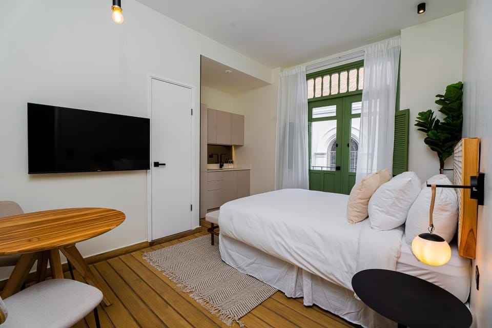 Bed, Living room, Seating area, Dining area, Bedroom