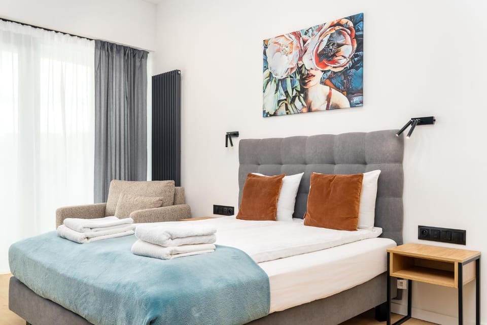 Bed, Photo of the whole room, Bedroom, towels