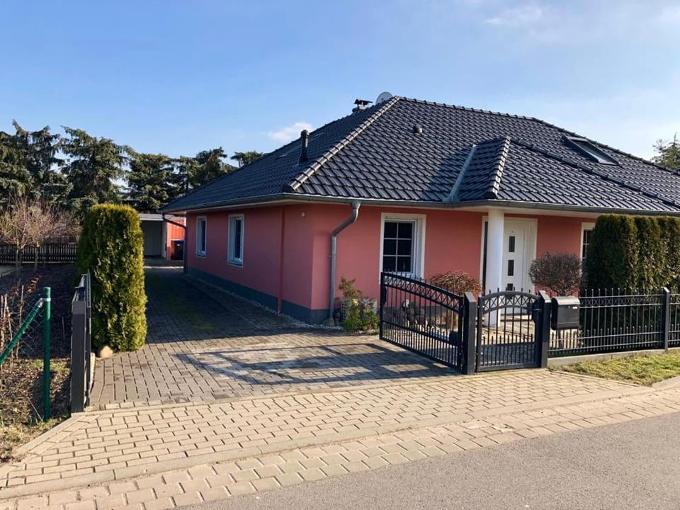 Property building, Day, Neighbourhood
