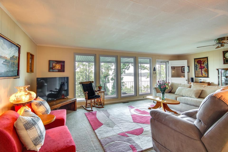 Lakefront Canadian Gem Fire Pit, Decks and Grills House in Longtown