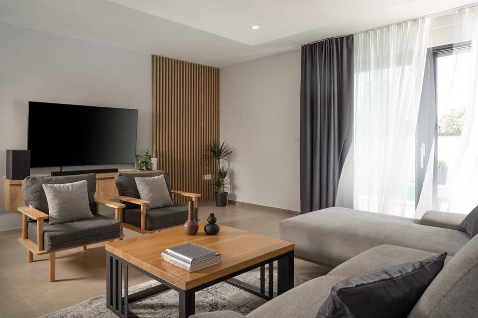 Communal lounge/ TV room, TV and multimedia, Living room, Seating area