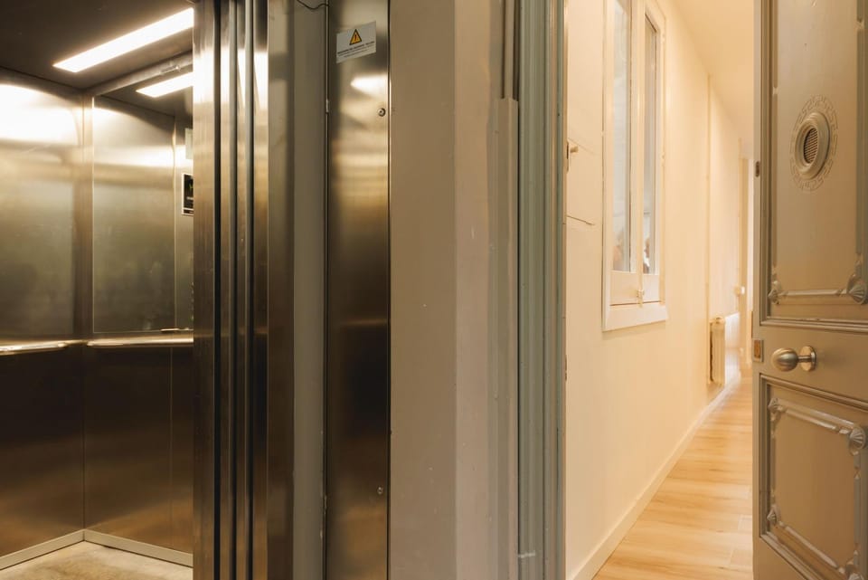 Facade/entrance, elevator