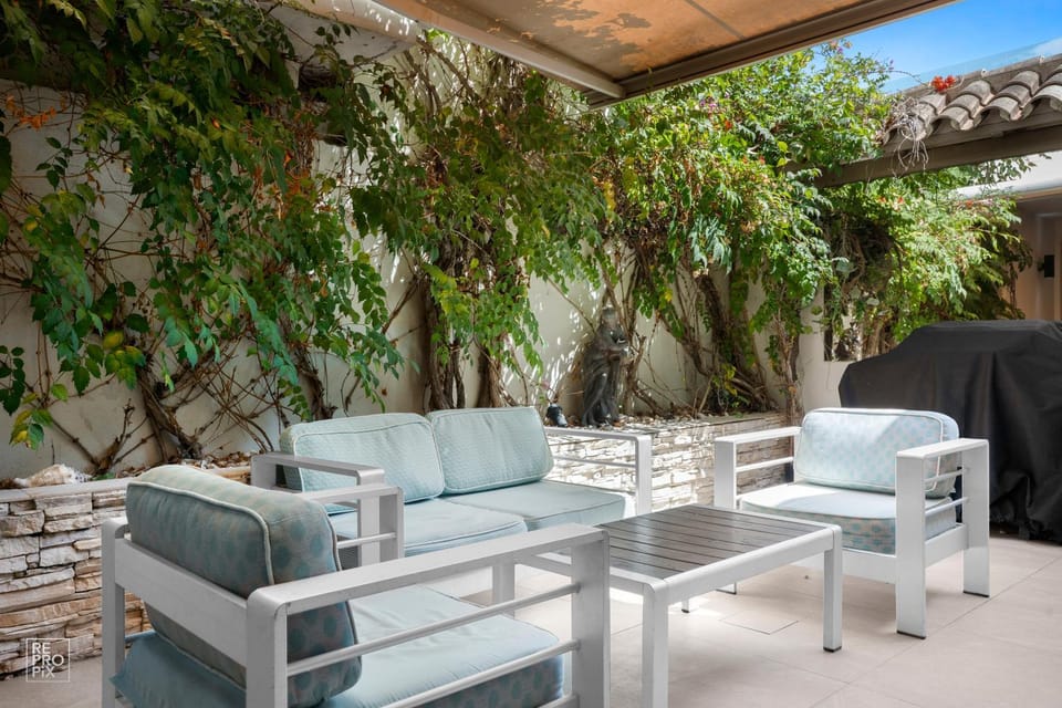Patio, Seating area