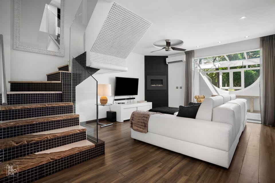 Communal lounge/ TV room, Living room, Seating area
