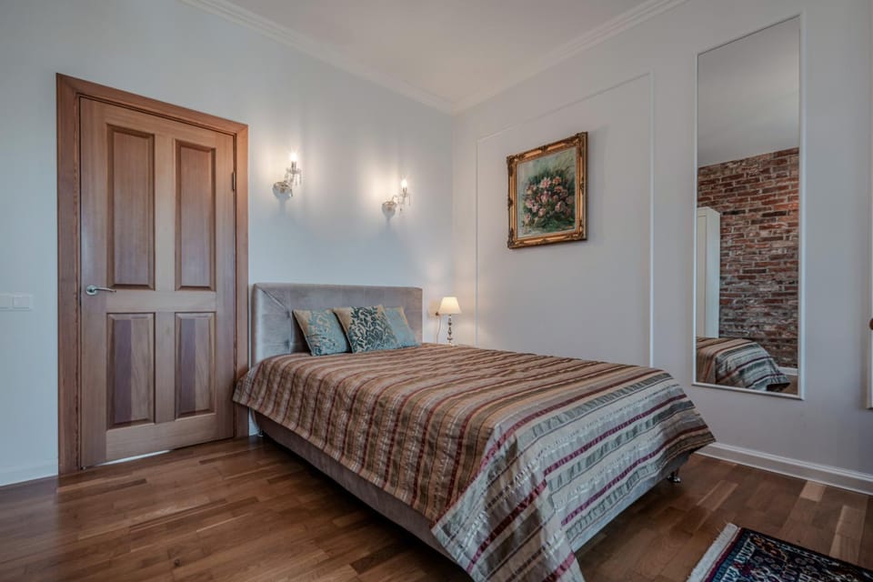 Bed, Living room
